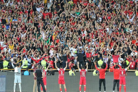 دیدار تیم های فوتبال پرسپولیس و پیکان