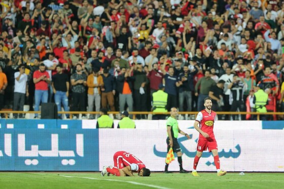 دیدار تیم های فوتبال پرسپولیس و پیکان