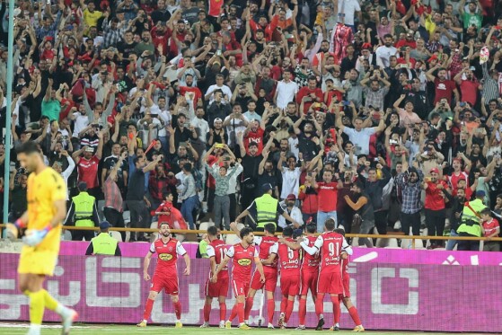 دیدار تیم های فوتبال پرسپولیس و پیکان