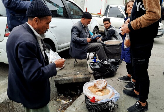 زندگی روز مره مقابل سفارت افغانستان