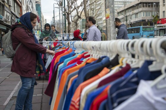 بازار دستفروشان در خیابان های تهران