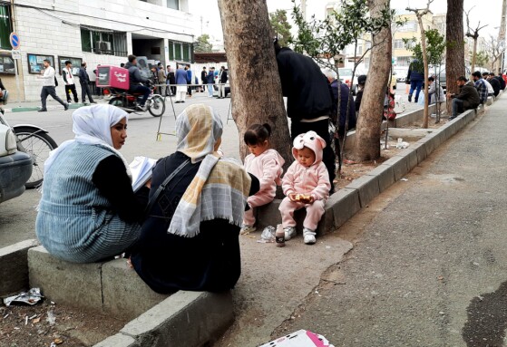 زندگی روز مره مقابل سفارت افغانستان