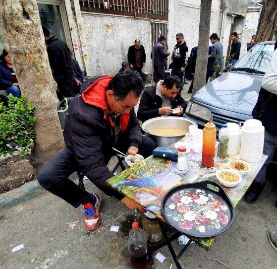 زندگی روز مره مقابل سفارت افغانستان