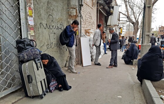 زندگی روز مره مقابل سفارت افغانستان