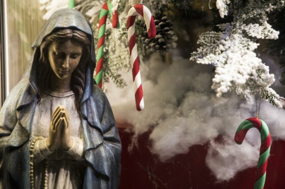 خرید کریسمس در آستانه سال نو میلادی در تهران