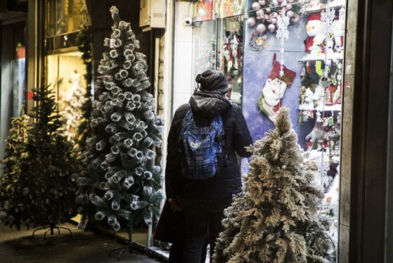 خرید کریسمس در آستانه سال نو میلادی در تهران