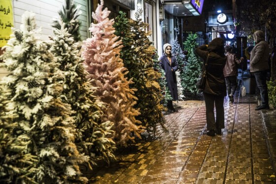 خرید کریسمس در آستانه سال نو میلادی در تهران