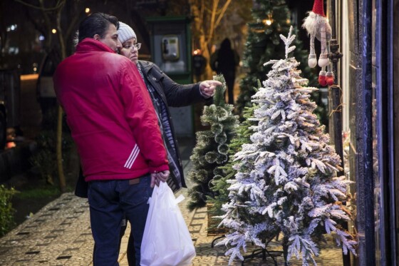 خرید کریسمس در آستانه سال نو میلادی در تهران