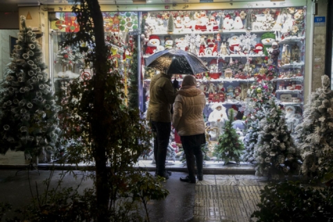 خرید کریسمس در آستانه سال نو میلادی در تهران