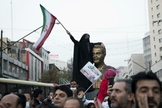 شادی مردم تهران پس از پیروزی  تیم ملی فوتبال ایران مقابل ولز