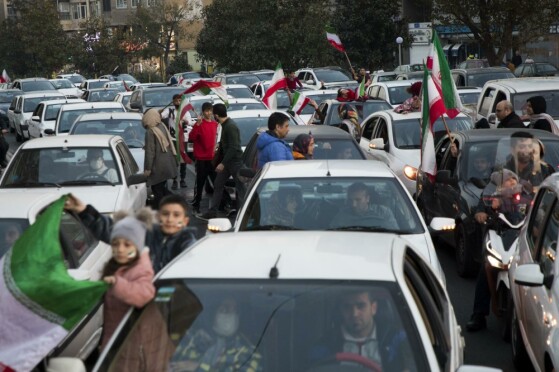 شادی مردم تهران پس از پیروزی  تیم ملی فوتبال ایران مقابل ولز