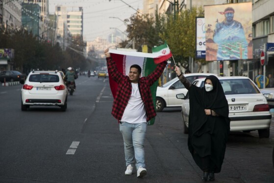 شادی مردم تهران پس از پیروزی  تیم ملی فوتبال ایران مقابل ولز