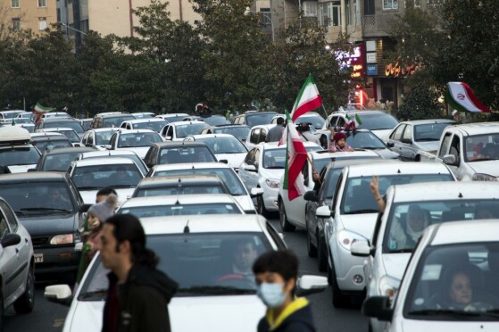 شادی مردم تهران پس از پیروزی  تیم ملی فوتبال ایران مقابل ولز