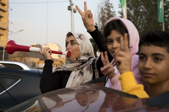 شادی مردم تهران پس از پیروزی  تیم ملی فوتبال ایران مقابل ولز