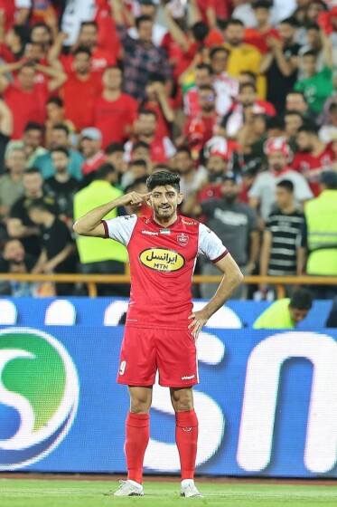 دیدار تیم های فوتبال پرسپولیس و گلگهر