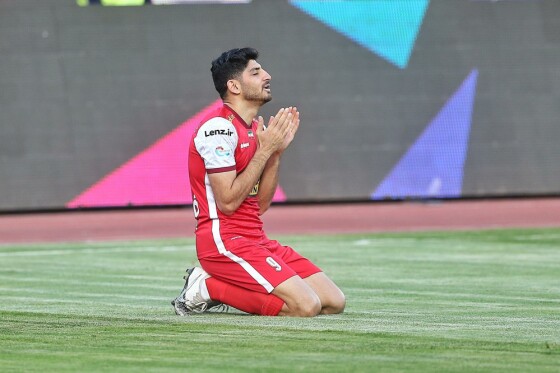 دیدار تیم های فوتبال پرسپولیس و گلگهر