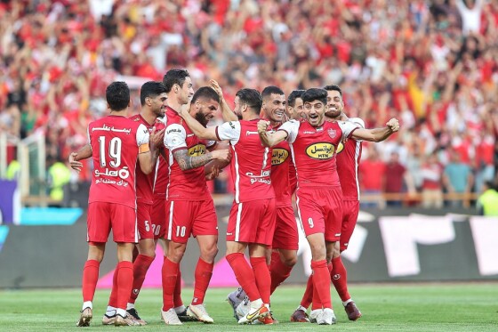 دیدار تیم های فوتبال پرسپولیس و گلگهر