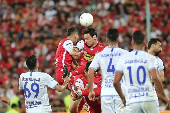 دیدار تیم های فوتبال پرسپولیس و گلگهر