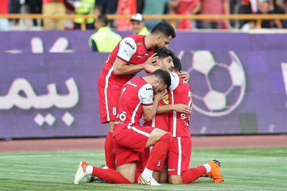 دیدار تیم های فوتبال پرسپولیس و گلگهر