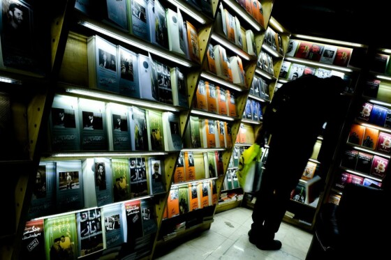 غرفه انتشارات «ایران» در سی و چهارمین نمایشگاه بین المللی کتاب تهران