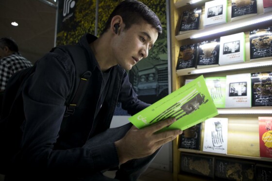 غرفه انتشارات «ایران» در سی و چهارمین نمایشگاه بین المللی کتاب تهران