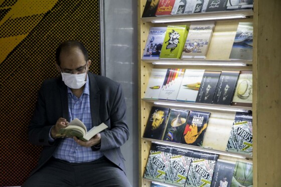 غرفه انتشارات «ایران» در سی و چهارمین نمایشگاه بین المللی کتاب تهران