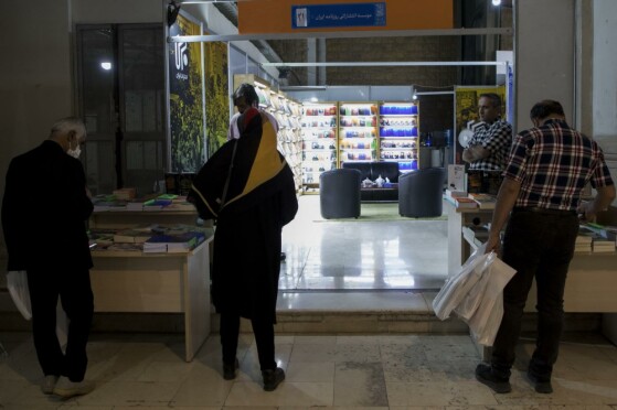 غرفه انتشارات «ایران» در سی و چهارمین نمایشگاه بین المللی کتاب تهران
