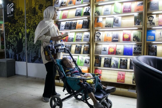 غرفه انتشارات «ایران» در سی و چهارمین نمایشگاه بین المللی کتاب تهران