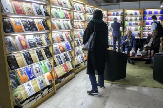 غرفه انتشارات «ایران» در سی و چهارمین نمایشگاه بین المللی کتاب تهران