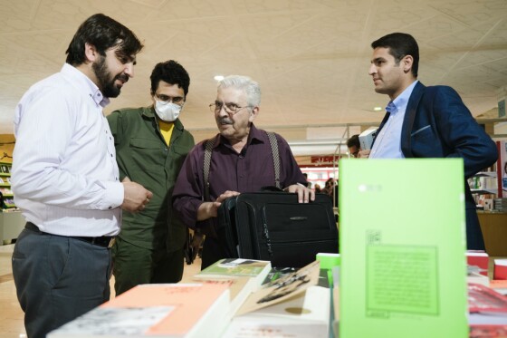 غرفه انتشارات «ایران» در سی و چهارمین نمایشگاه بین المللی کتاب تهران