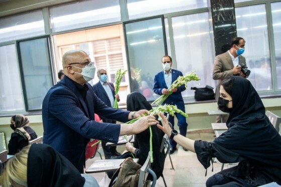 نخستین روز بازگشایی دانشگاه تهران بعد از ۲ سال همه گیری کرونا