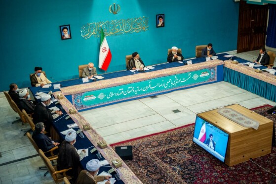نشست رییس جمهور با اساتید و محققان اقتصاد اسلامی