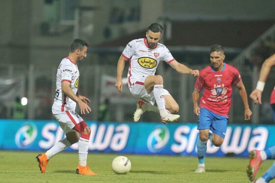 دیدار پرسپوليس و نساجی قائم شهر