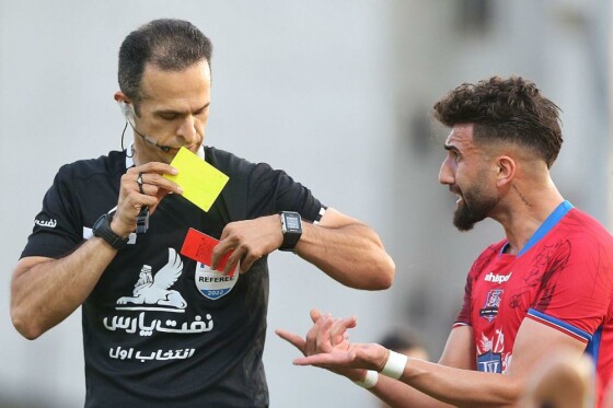 دیدار پرسپوليس و نساجی قائم شهر