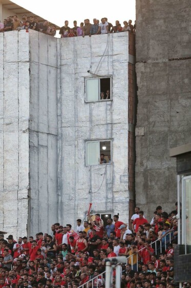 دیدار پرسپوليس و نساجی قائم شهر