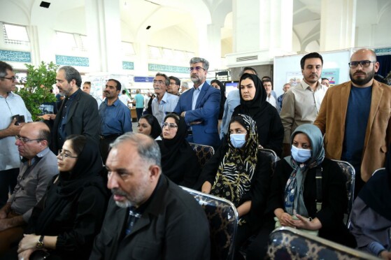 رونمایی از کتاب «آوریل در کودتا»