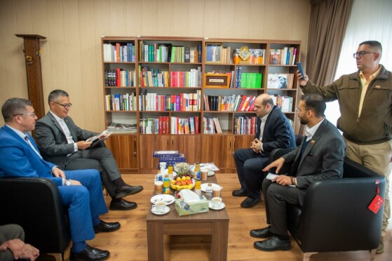 بازدید وزیر فرهنگ ونزوئلا از موسسه مطبوعاتی ایران