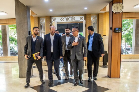 بازدید وزیر فرهنگ ونزوئلا از موسسه مطبوعاتی ایران