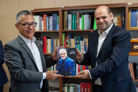 بازدید وزیر فرهنگ ونزوئلا از موسسه مطبوعاتی ایران