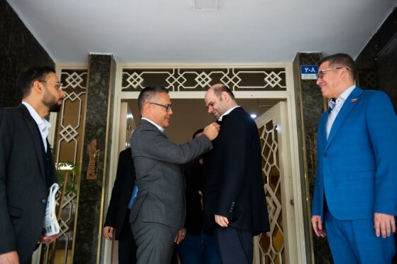 بازدید وزیر فرهنگ ونزوئلا از موسسه مطبوعاتی ایران