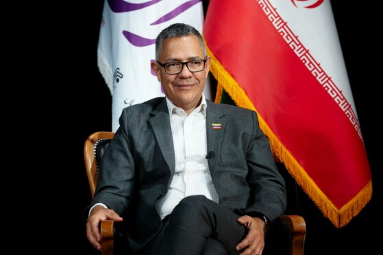 بازدید وزیر فرهنگ ونزوئلا از موسسه مطبوعاتی ایران