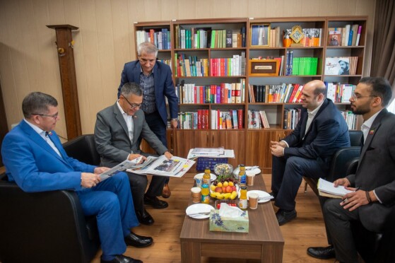 بازدید وزیر فرهنگ ونزوئلا از موسسه مطبوعاتی ایران