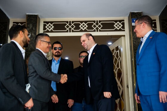 بازدید وزیر فرهنگ ونزوئلا از موسسه مطبوعاتی ایران