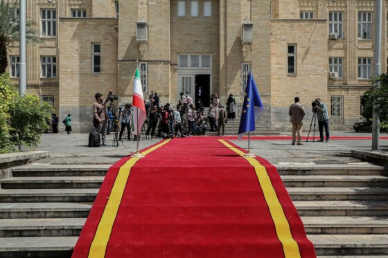 دیدار مسؤول سیاست خارجی اتحادیه اروپا با امیرعبداللهیان