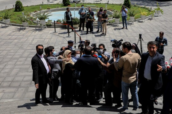 حاشیه جلسه  هیات دولت