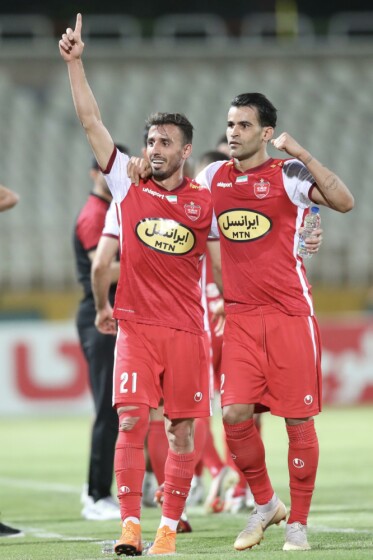 دیدار تیم های فوتبال هوادار و پرسپولیس