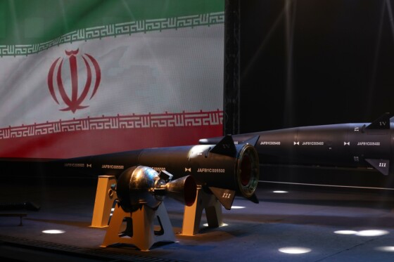 رونمایی از موشک هایپر سونیک «فتاح»