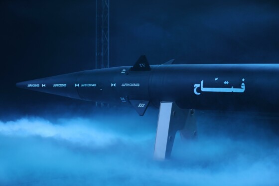 رونمایی از موشک هایپر سونیک «فتاح»