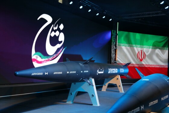 رونمایی از موشک هایپر سونیک «فتاح»