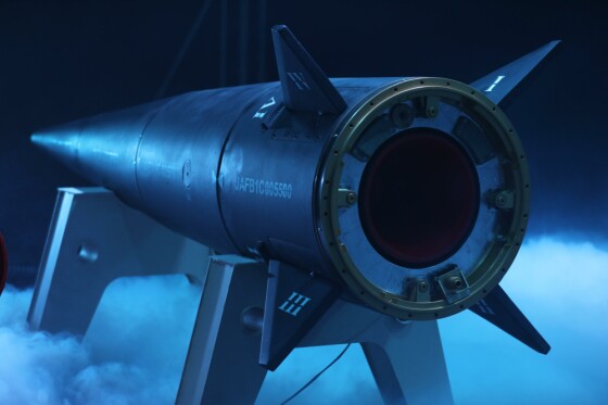 رونمایی از موشک هایپر سونیک «فتاح»